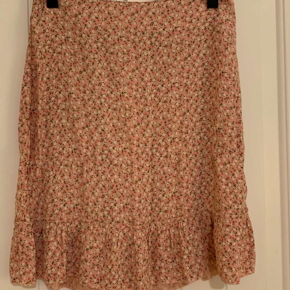 EUC Brandy Melville pink floral skirt. Super cute. Smoke free home.